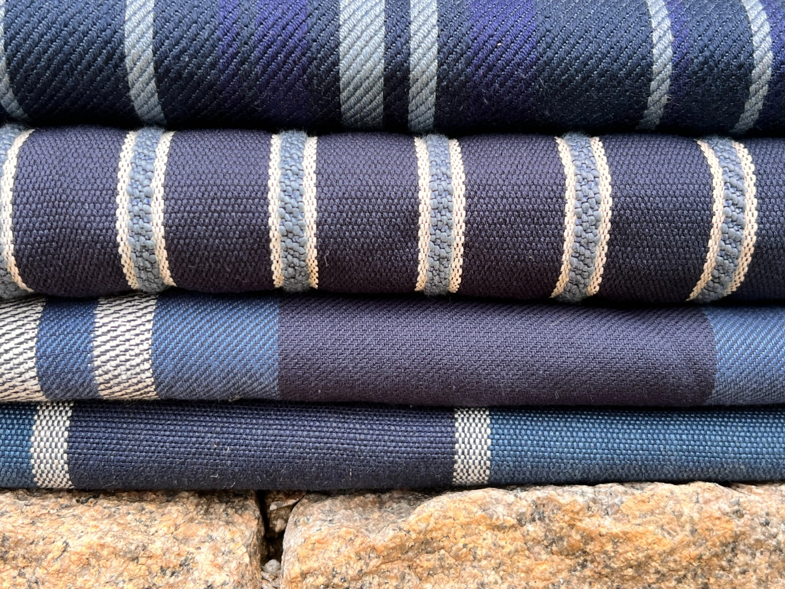 Tecido Lista Bordada Denim 