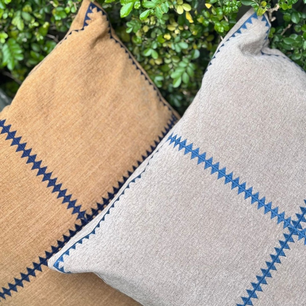 Almofada Bordada Tramado Devorê Capuccino