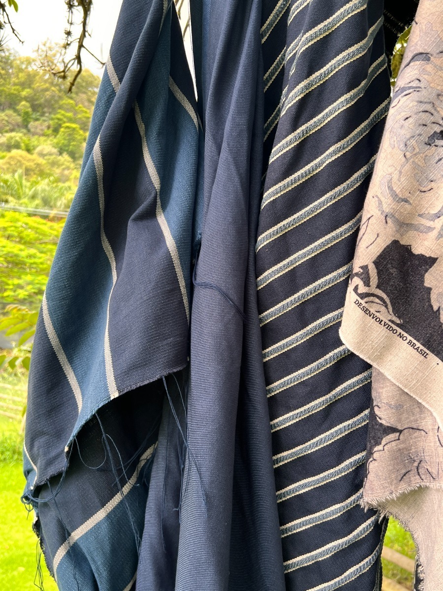 Tecido Lista Bordada Denim 