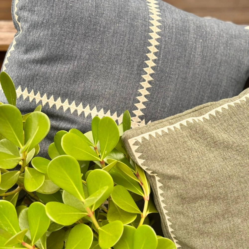 Almofada Bordada Tramado Devorê Blue