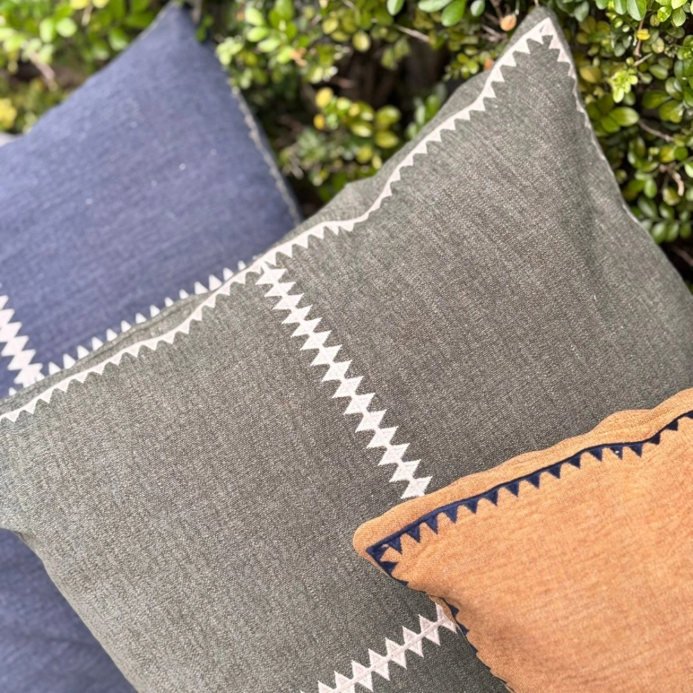 Almofada Bordada Tramado Devorê Blue