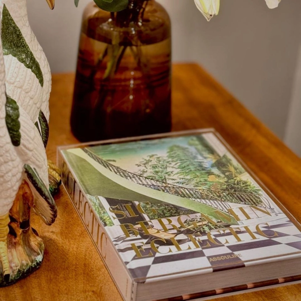 Livro Sig Bergamin Ecletic by Assouline | Edição Exclusiva com Caixa de Acrílico Livro Sig Bergamin Ecletic by Assouline | Edição Exclusiva com Caixa de Acrílico